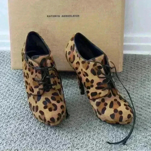 Kathryn Amberleigh leopard ankle boot size 8.5 in great condition whit box - Picture 4 of 7